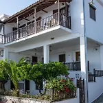 Lilian Front 3 Skopelos Apartman